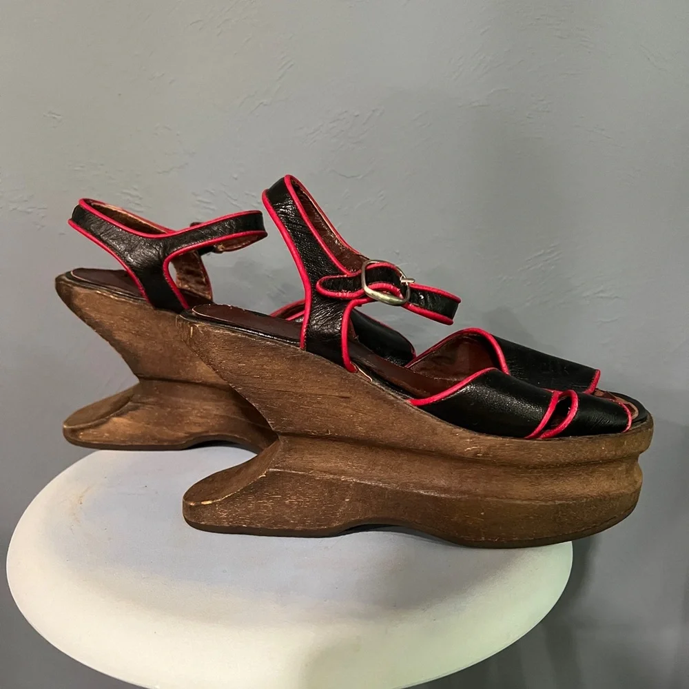 Vintage clothespin shoes. - Picture 3 of 16